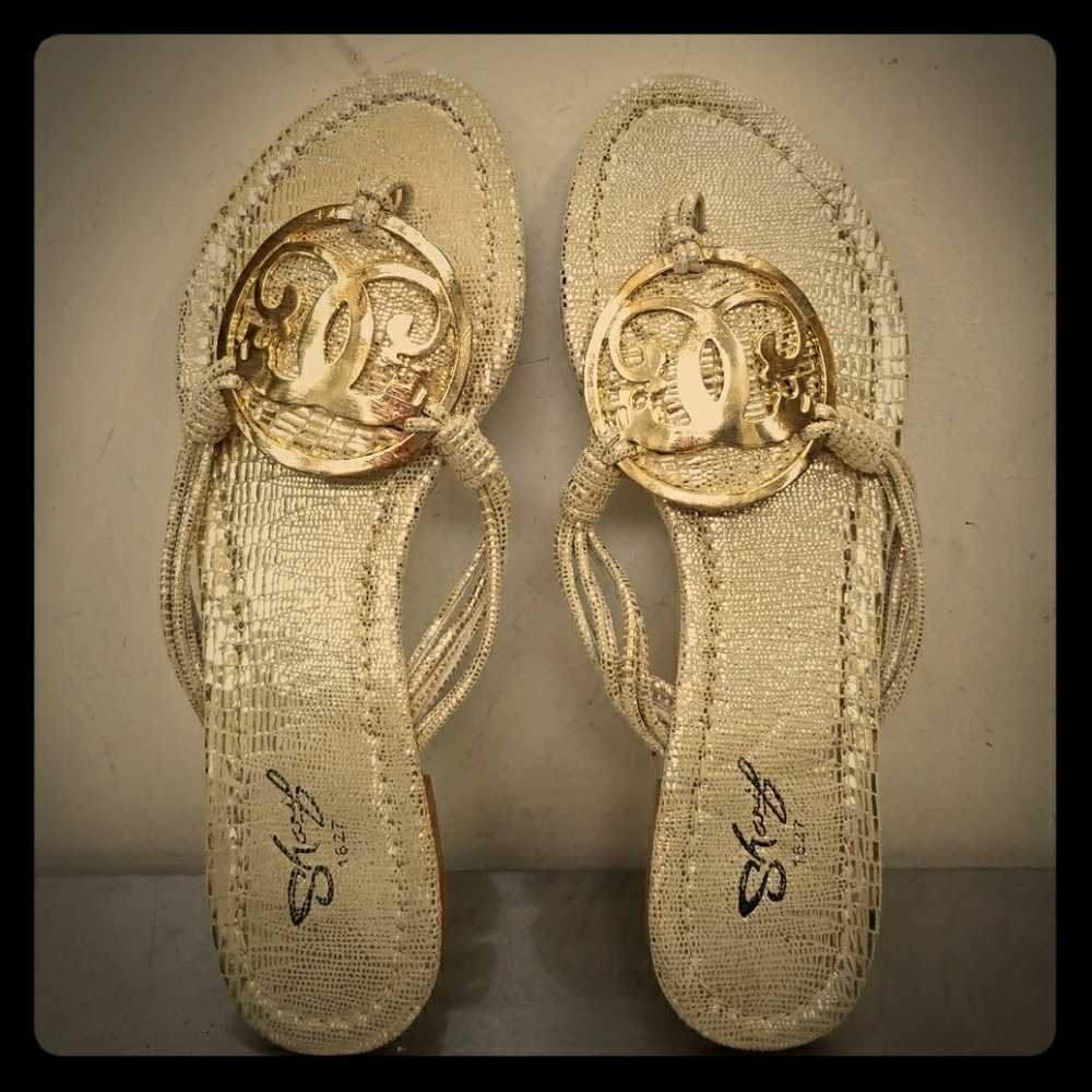 Gold summer sandals 6.5